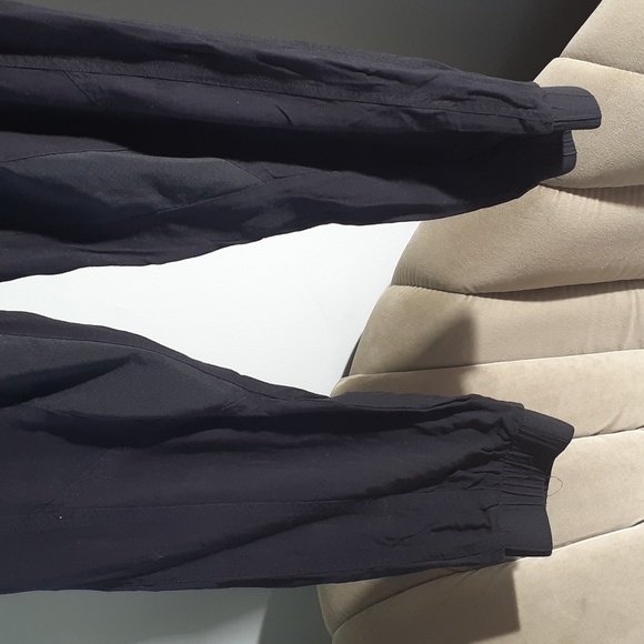 Mustard seed drawstring and elastic waist joggers. Size small - Picture 4 of 7